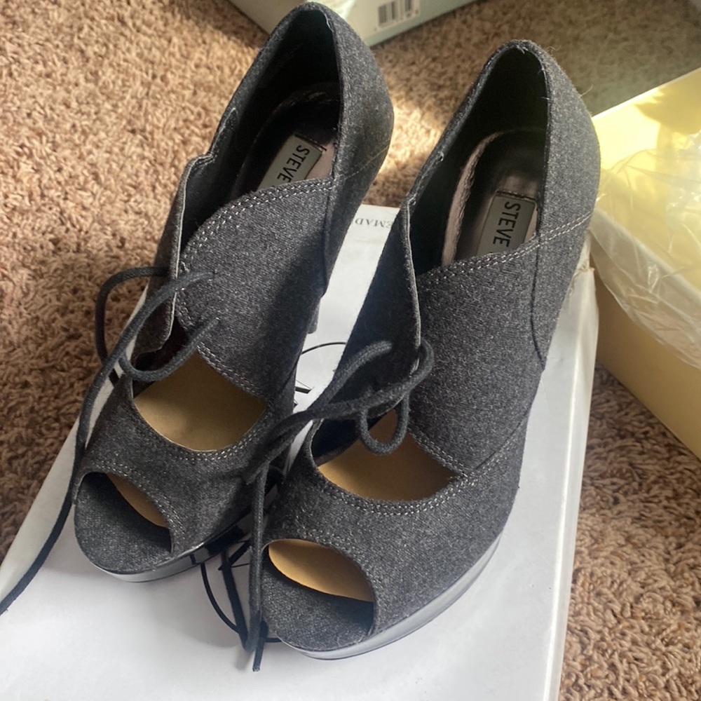 Black and flannel Steve Madden size 7 fall, Lacey heel